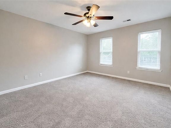 3rd image of 340 Red Oak Run SW