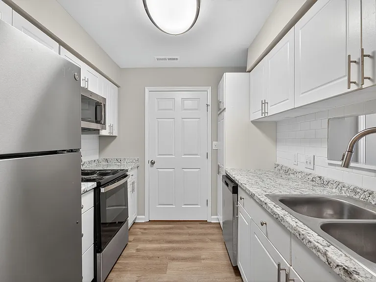 Nevin Place Apartments — Photo 13