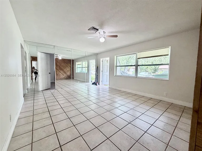 5180 SW 27th Ter — Photo 7