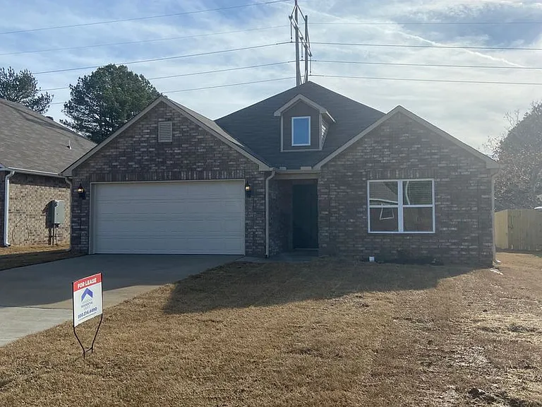 2618 Grand Ln — Photo 2