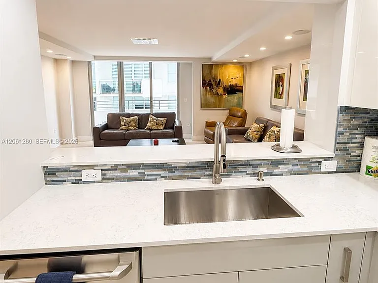 5555 Collins Ave #12C — Photo 8