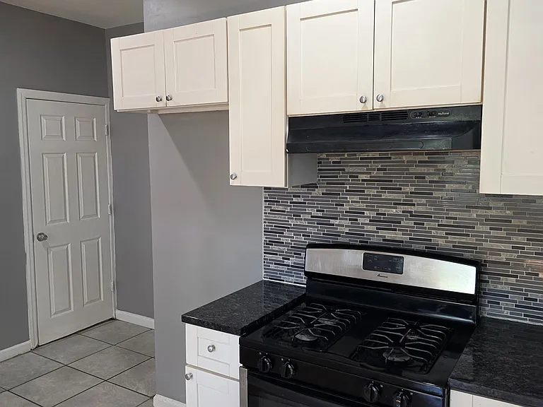 275 Ellis Ave #3 — Photo 6