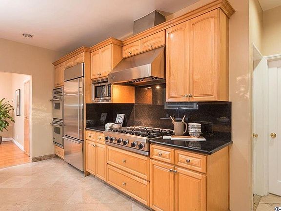 Kitchen with Professional Viking appliances