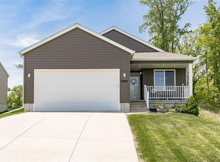 2066 Sugar Creek Dr NW, Cedar Rapids, IA 52405