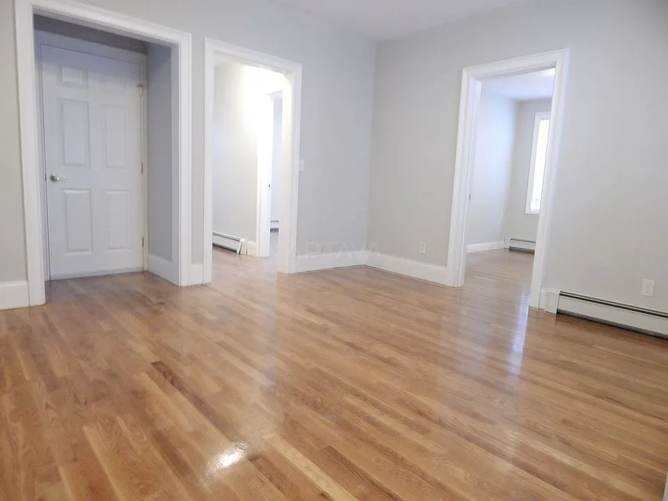19 Henderson St