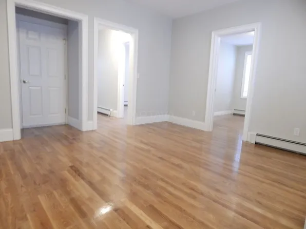 19 Henderson St, Somerville, MA 02145