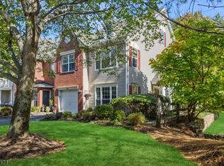 907 Spring House Dr #907, Whitehouse Station, NJ 08889
