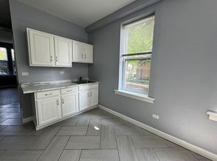 3005 W 40th St #1F, Chicago, IL 60632