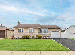 21 William Rd, Massapequa, NY 11758