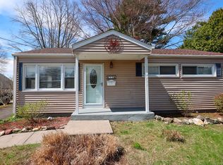 33 Greenhurst Ln, East Hartford, CT 06118