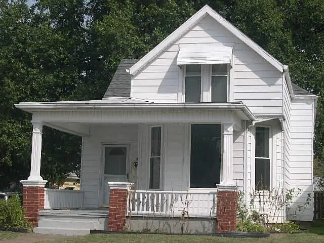 1100 Marshall Ave photo 1