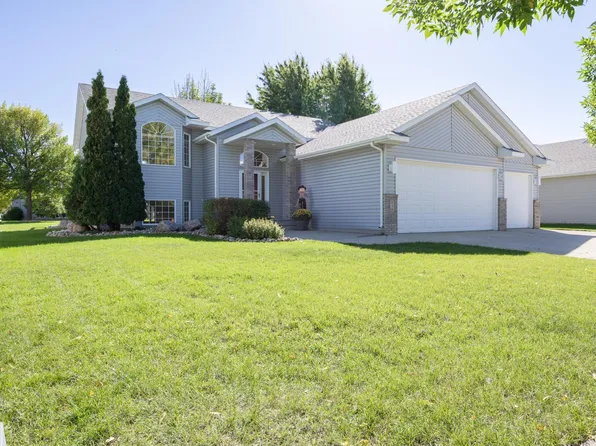 630 Wyndemere Dr, West Fargo, ND 58078