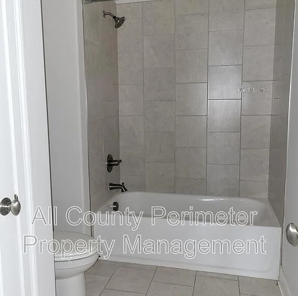 819 Olmsted Ln — Photo 20