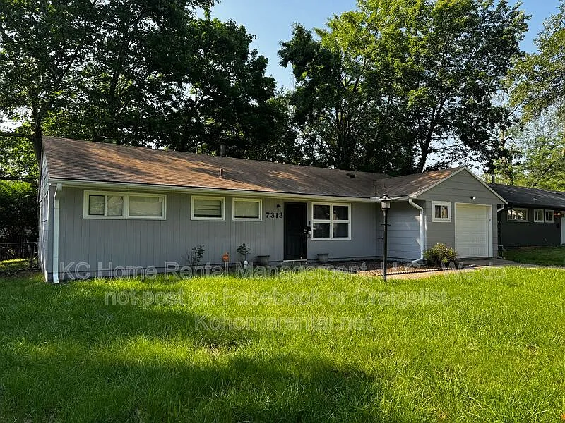 7313 E 109th Ter