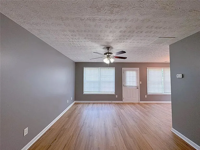 1403 Eastmont Dr NW #D — Photo 11