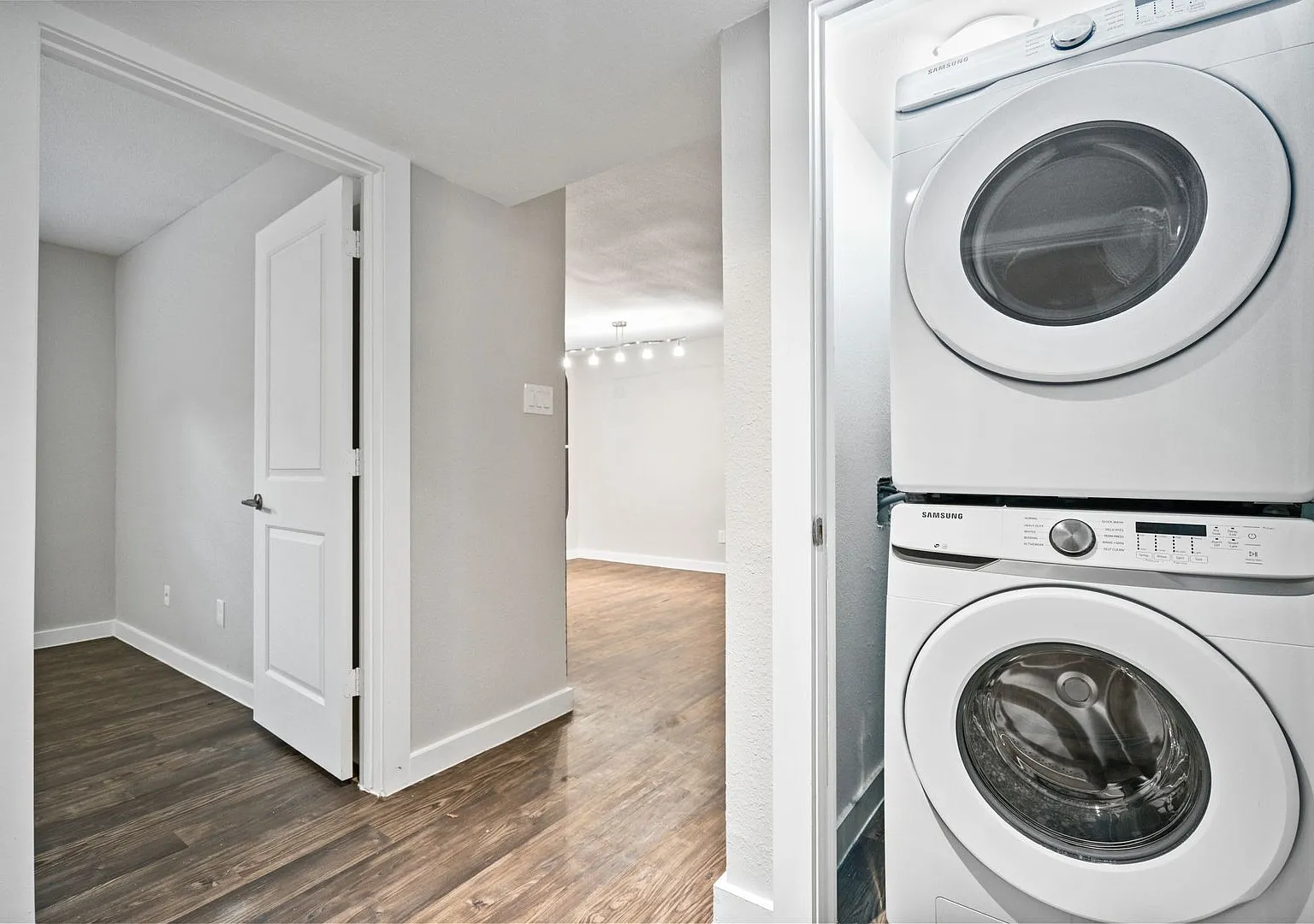 Dream Montrose - 3414 Graustark Street — Photo 1