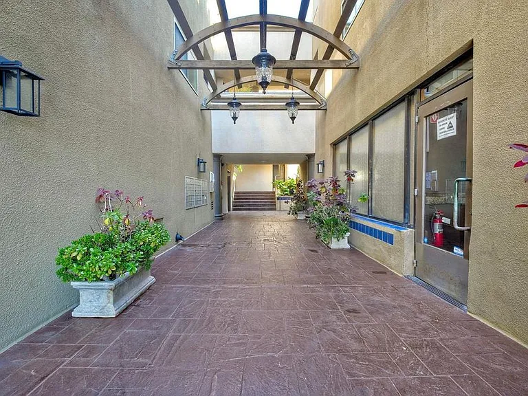 7509 Draper Ave — Photo 33