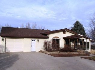 125 E 14th Ave, Redfield, SD 57469