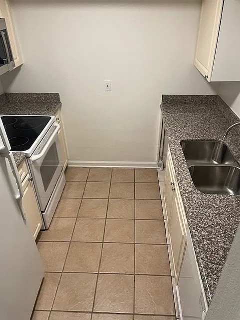 1 bed, 845 sqft, $1,190 — Photo 3