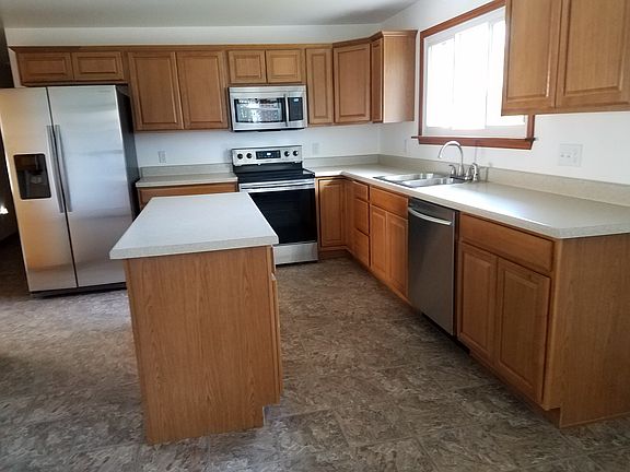 Kitchen w/ island