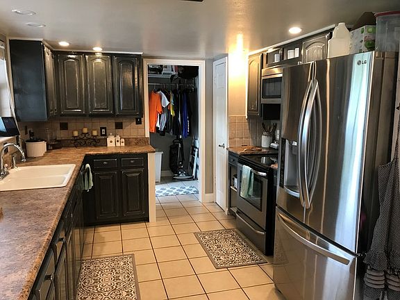 4th image of 4625 Applewood Dr