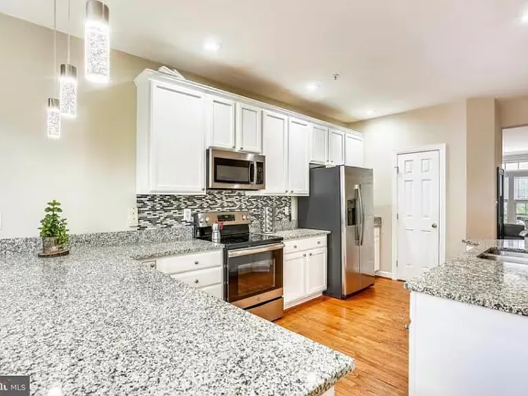 8 Rockingham Ct — Photo 7