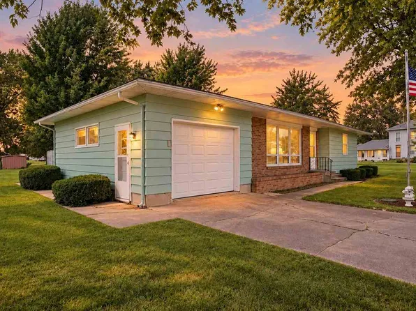 301 S Jefferson St, Brighton, IA 52540