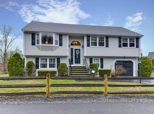 22 Briarwood Rd, Woburn, MA 01801