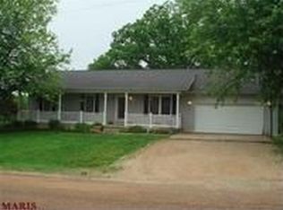 1511 Deer Run Dr, Saint Clair, MO 63077