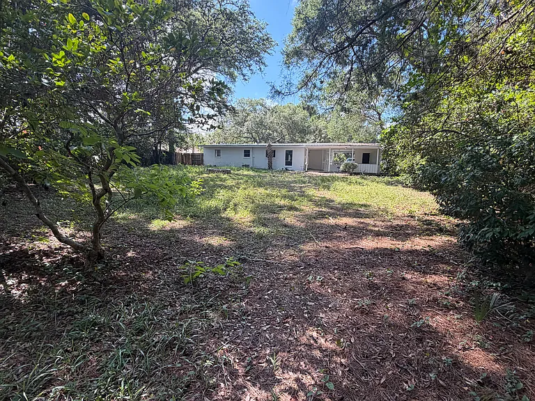 226 California Dr — Photo 2