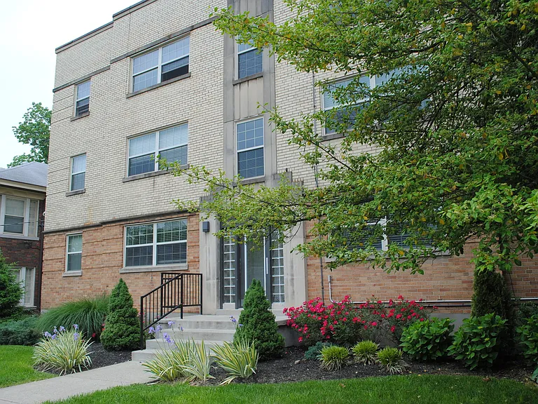 2860 Observatory — Photo 26