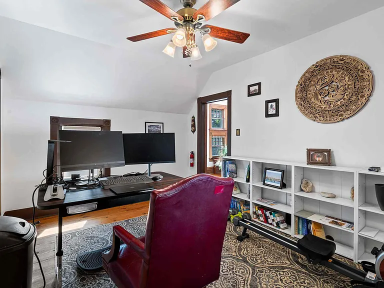 502 W 8th St — Photo 14