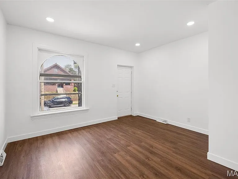4936 Shaw Ave — Photo 3
