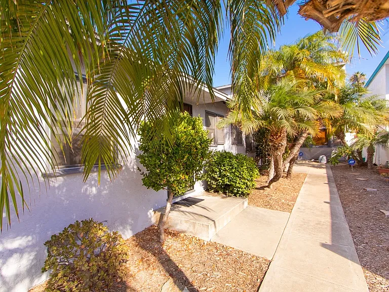 Charming 1 Bed/1 Bath - Just One Block from the Ocean in North Pacific Beach! — Photo 3