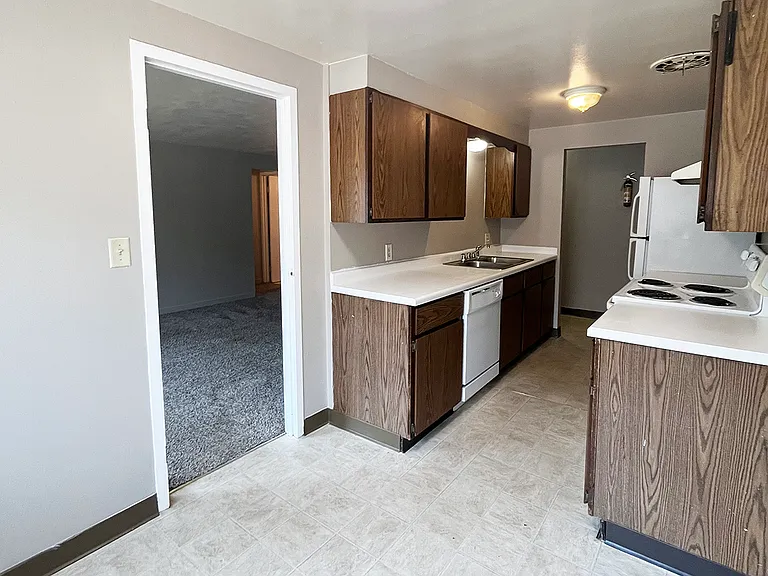 Knollcrest Apartments — Photo 15