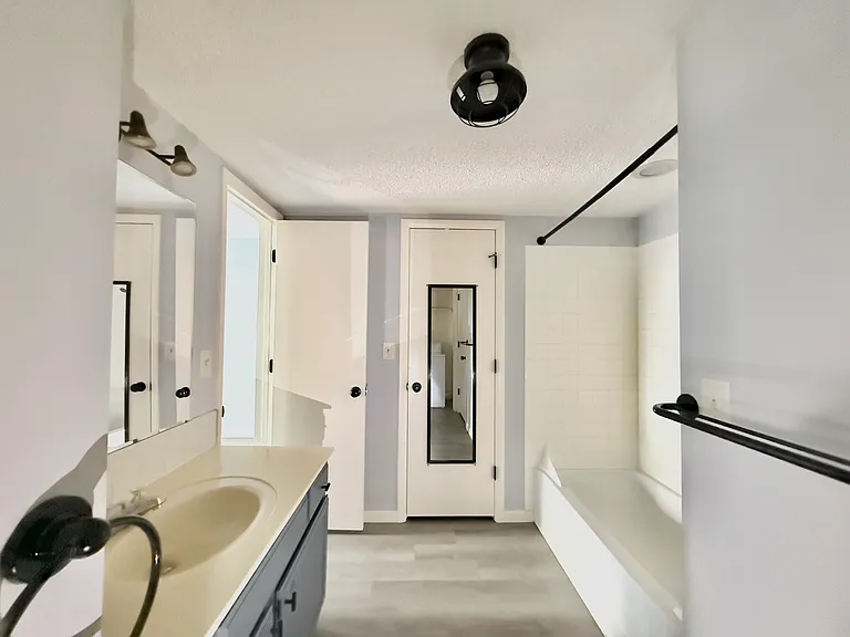 1450 S Webb Rd #422 — Photo 8