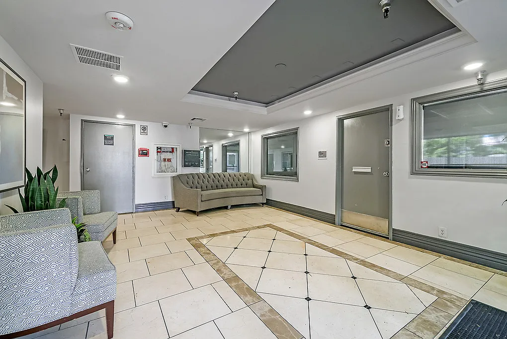 Tiffany Court — Photo 2