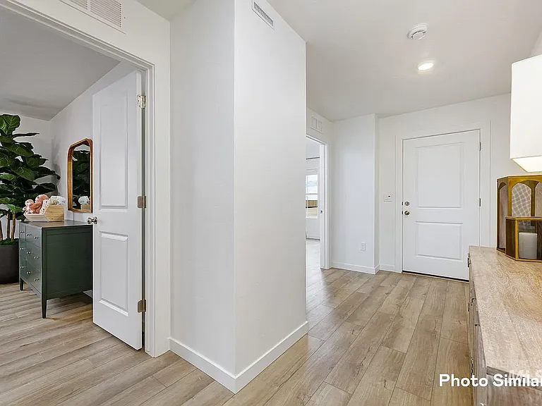1657 S Eagle Flight Pl — Photo 2