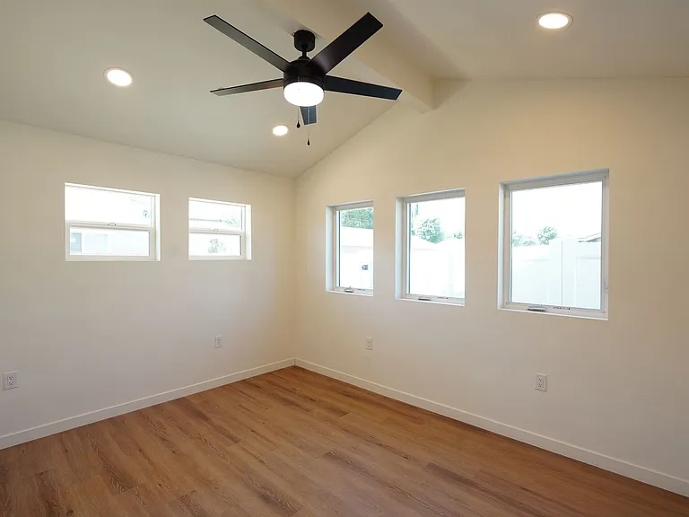 4805 Charlotte Way — Photo 41