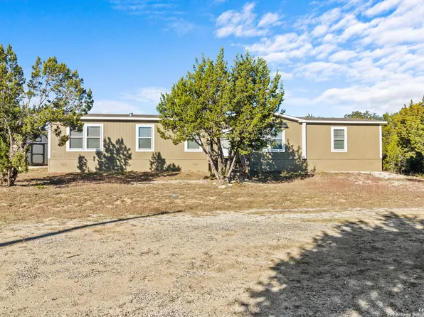 109 N Packsaddle Dr, Blanco, TX 78606