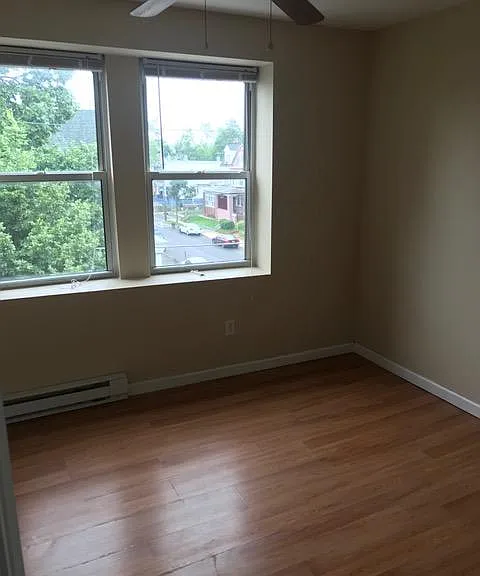 5200 N 11th St #6 — Photo 8