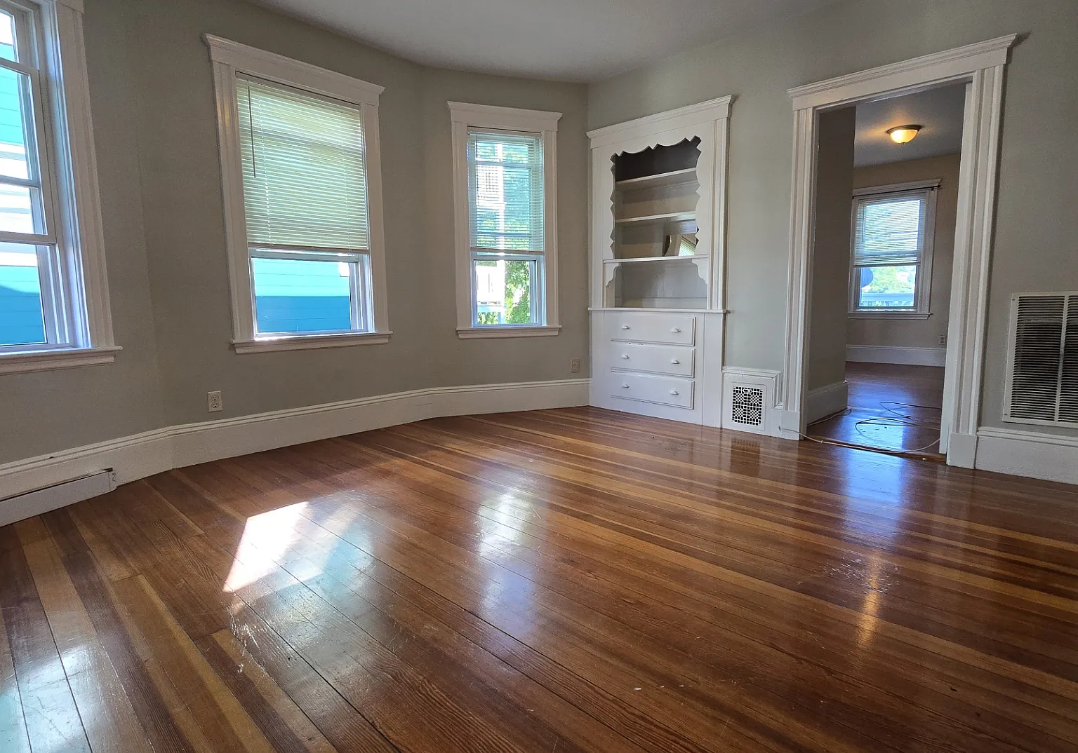 3 bed, 9999 sqft, $3,300 — Photo 4