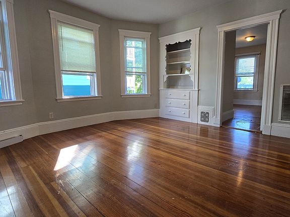 4th image of 86 Conwell Ave #1