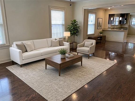 3rd image of 812 Ridgelake Dr