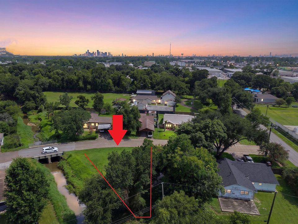 1st image of 522 Surratt Dr