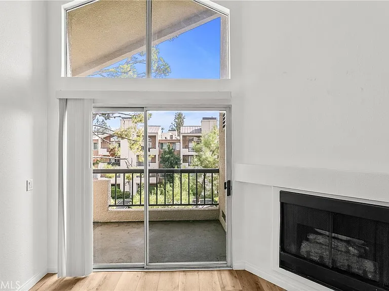 5500 Owensmouth Ave #317 — Photo 5
