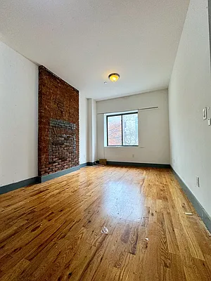 Rented by Safdie Realty Group | media 1