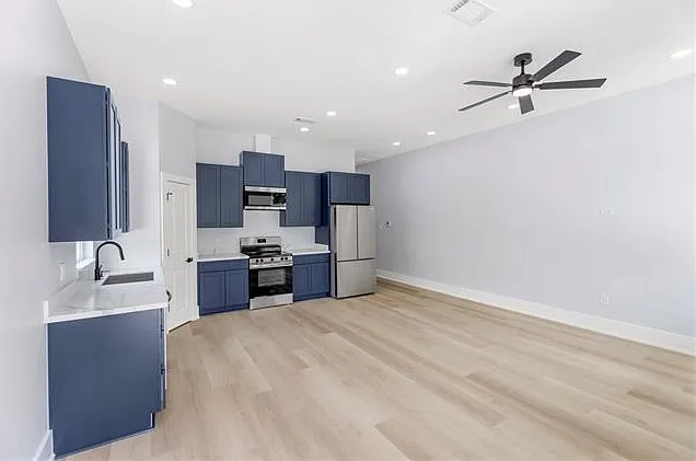 3 bed, 2.0 bath, 1197 sqft, $2,100 — Photo 2