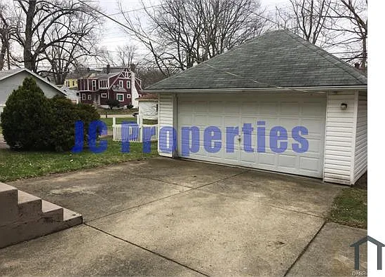 1252 Catalpa Dr — Photo 6