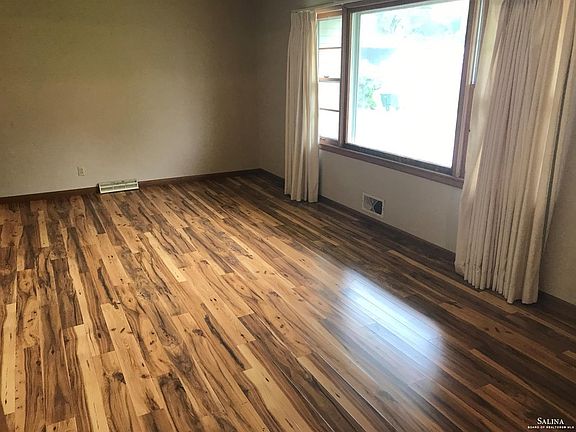 2nd image of 658 Sylvan Pl